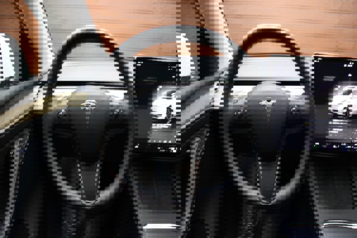 Used 2023 Tesla Model Y Long Range image 22