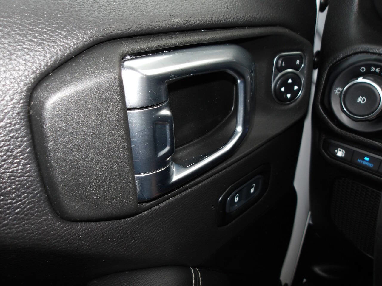 Used 2023 Jeep Wrangler Unlimited Sahara w/ Cold Weather Group AWD/4WD image 19