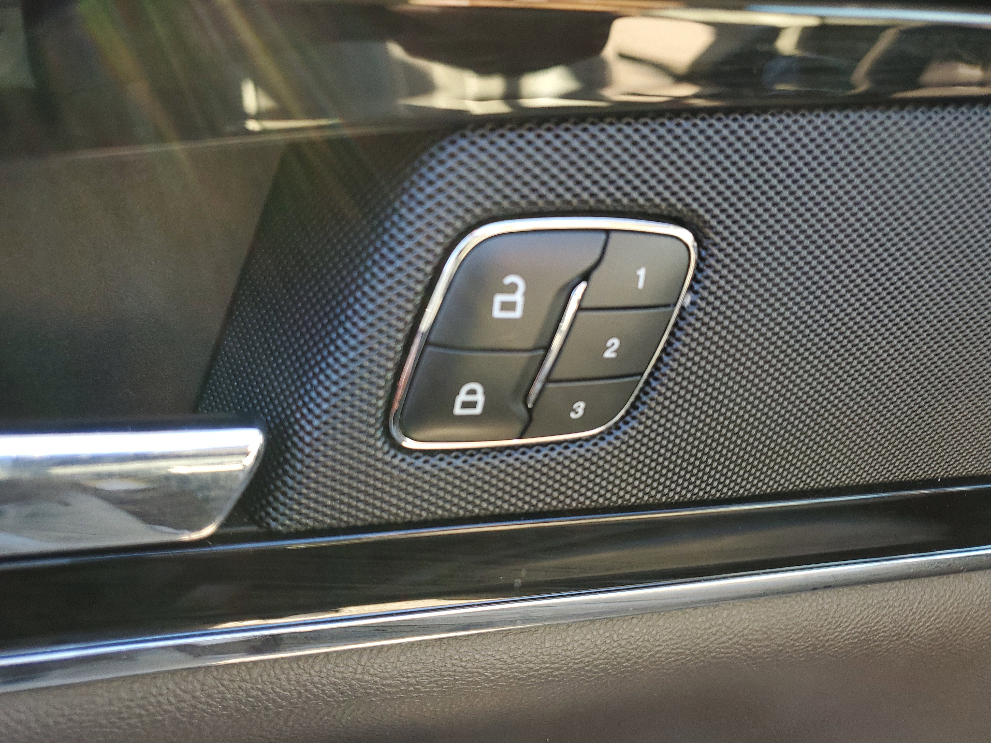 Used 2022 Lincoln Nautilus FWD w/ Premium Package image 16