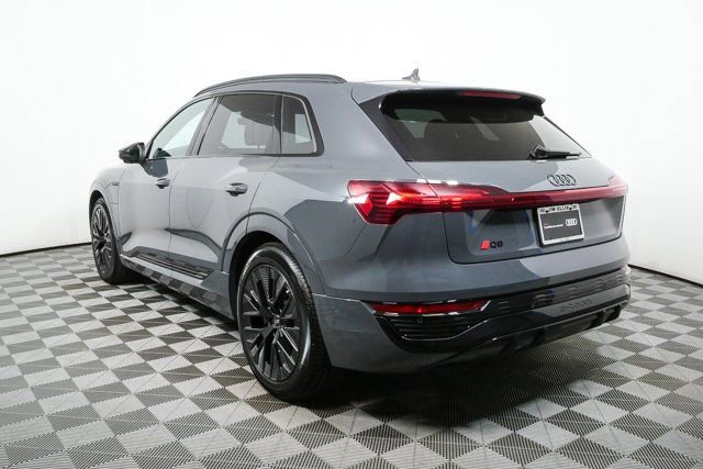 Certified 2024 Audi Q8 e-tron Prestige image 32