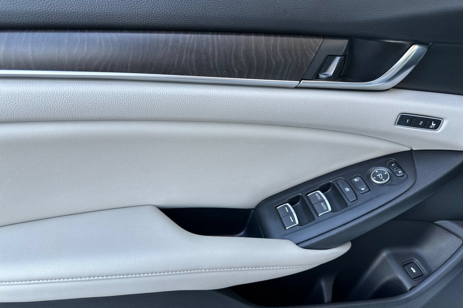Used 2019 Honda Accord Touring image 11