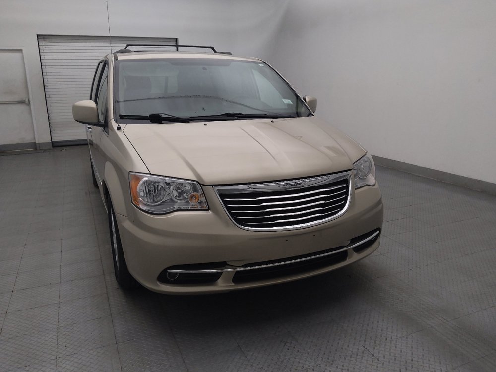 Used 2015 Chrysler Town & Country Touring w/ Driver Convenience Group FWD image 14