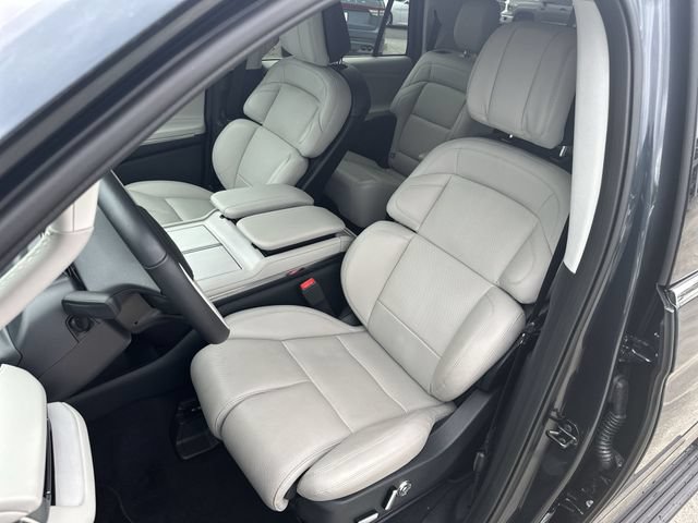 Certified 2025 Lincoln Navigator L Reserve AWD/4WD image 12