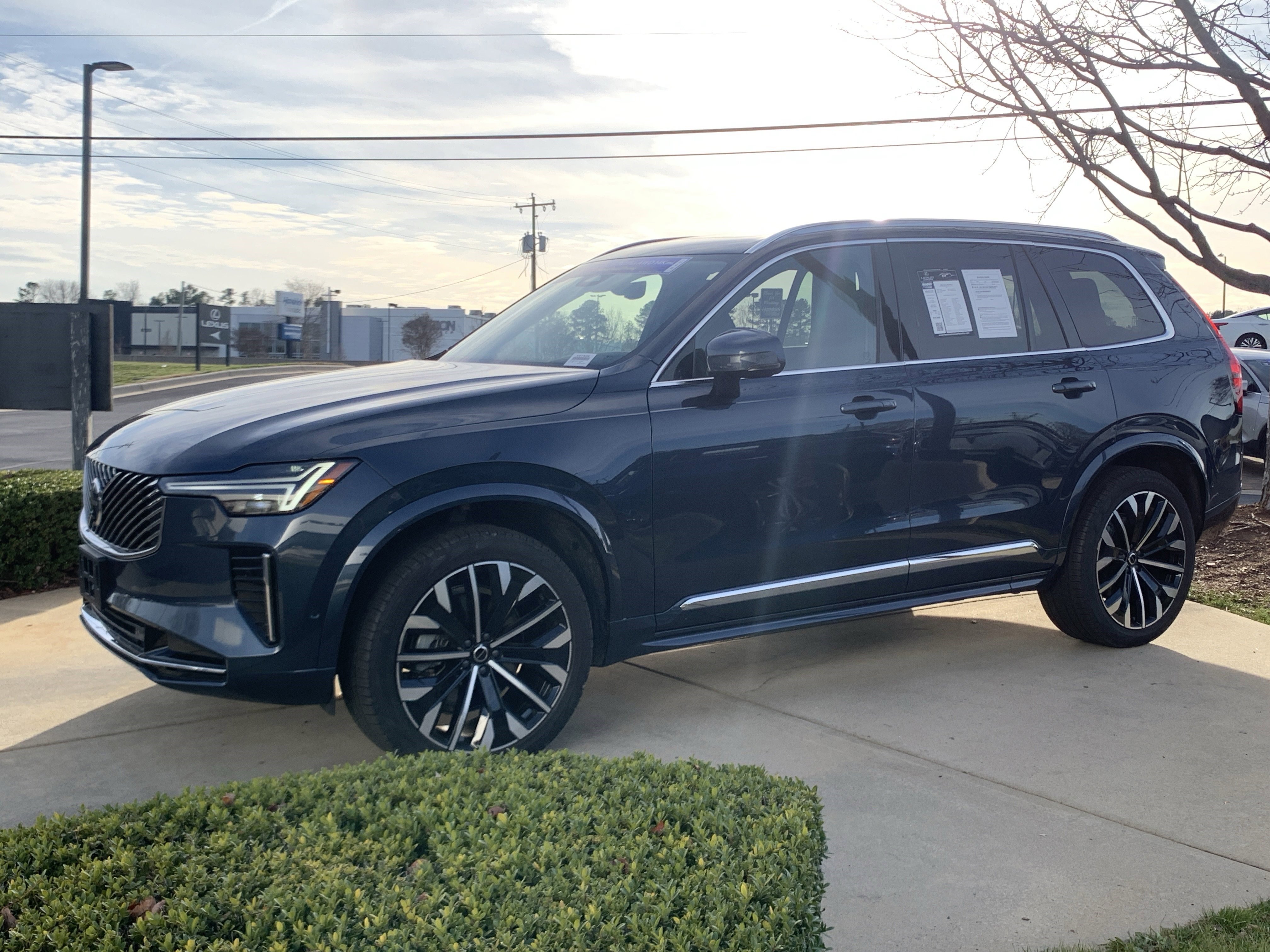 Used 2025 Volvo XC90 B6 Plus image 5