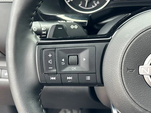 Used 2025 Nissan Pathfinder SL FWD image 19