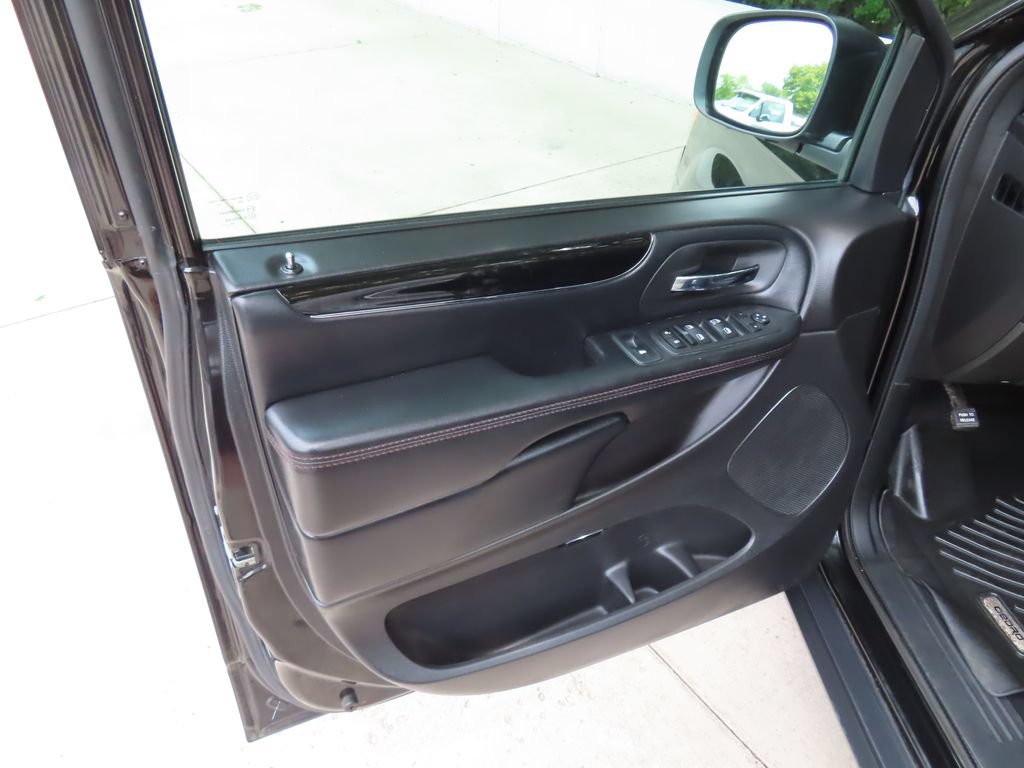 Used 2019 Dodge Grand Caravan SXT FWD image 23