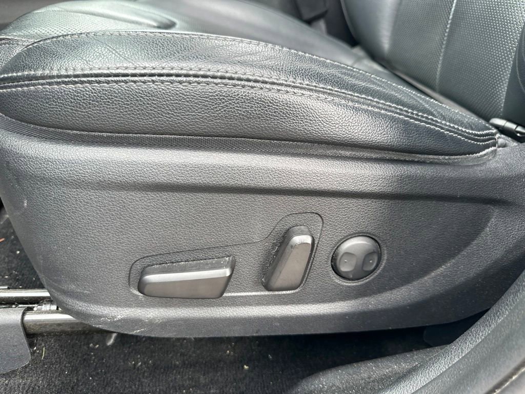 Used 2019 Hyundai Santa Fe Limited AWD/4WD image 17