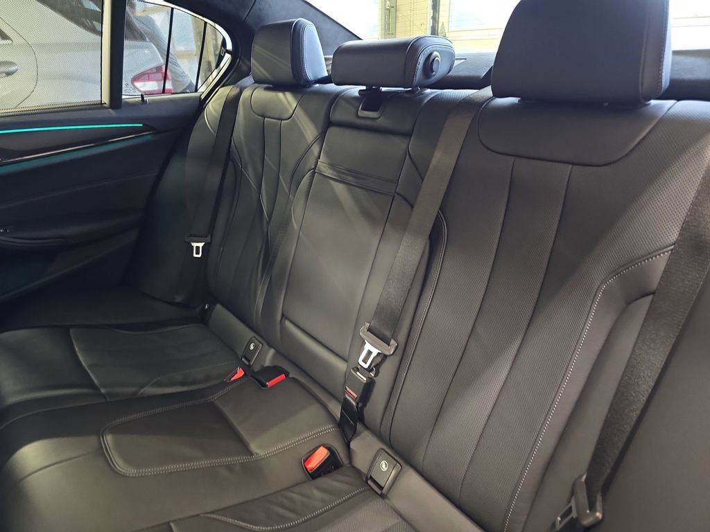 Used 2021 BMW M5 w/ Executive Package image 17