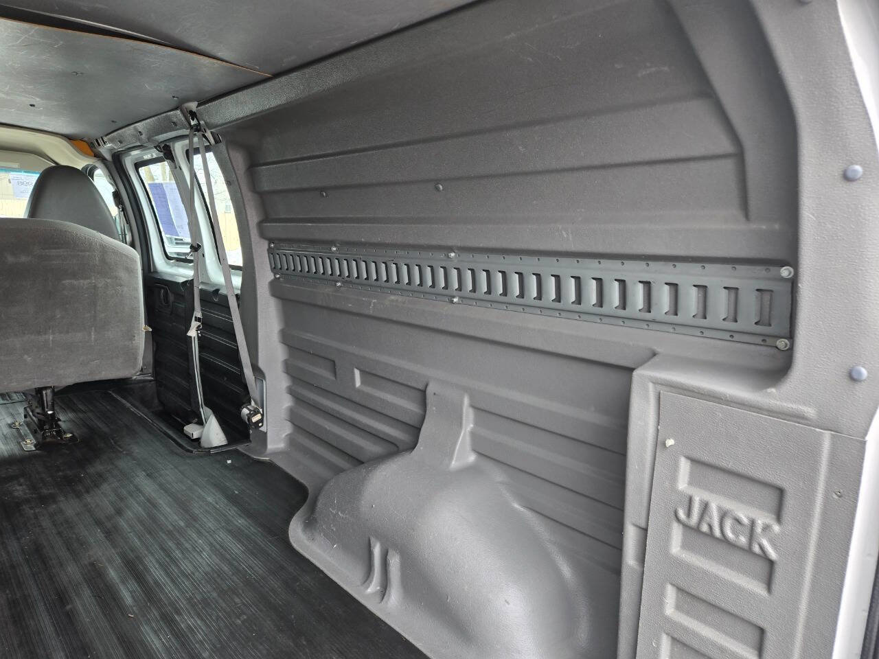 Used 2013 Chevrolet Express 3500 Extended RWD image 23