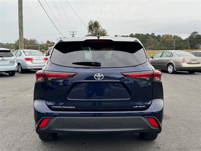 Used 2024 Toyota Highlander LE image 6