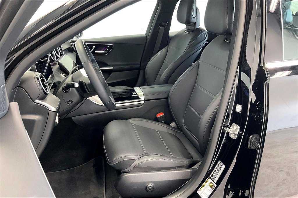 Used 2025 Mercedes-Benz C 300 Sedan image 7