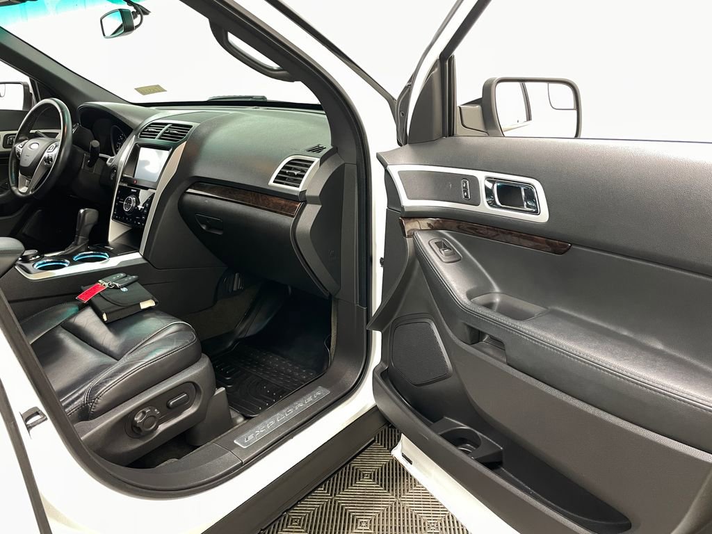 Used 2013 Ford Explorer Limited image 36