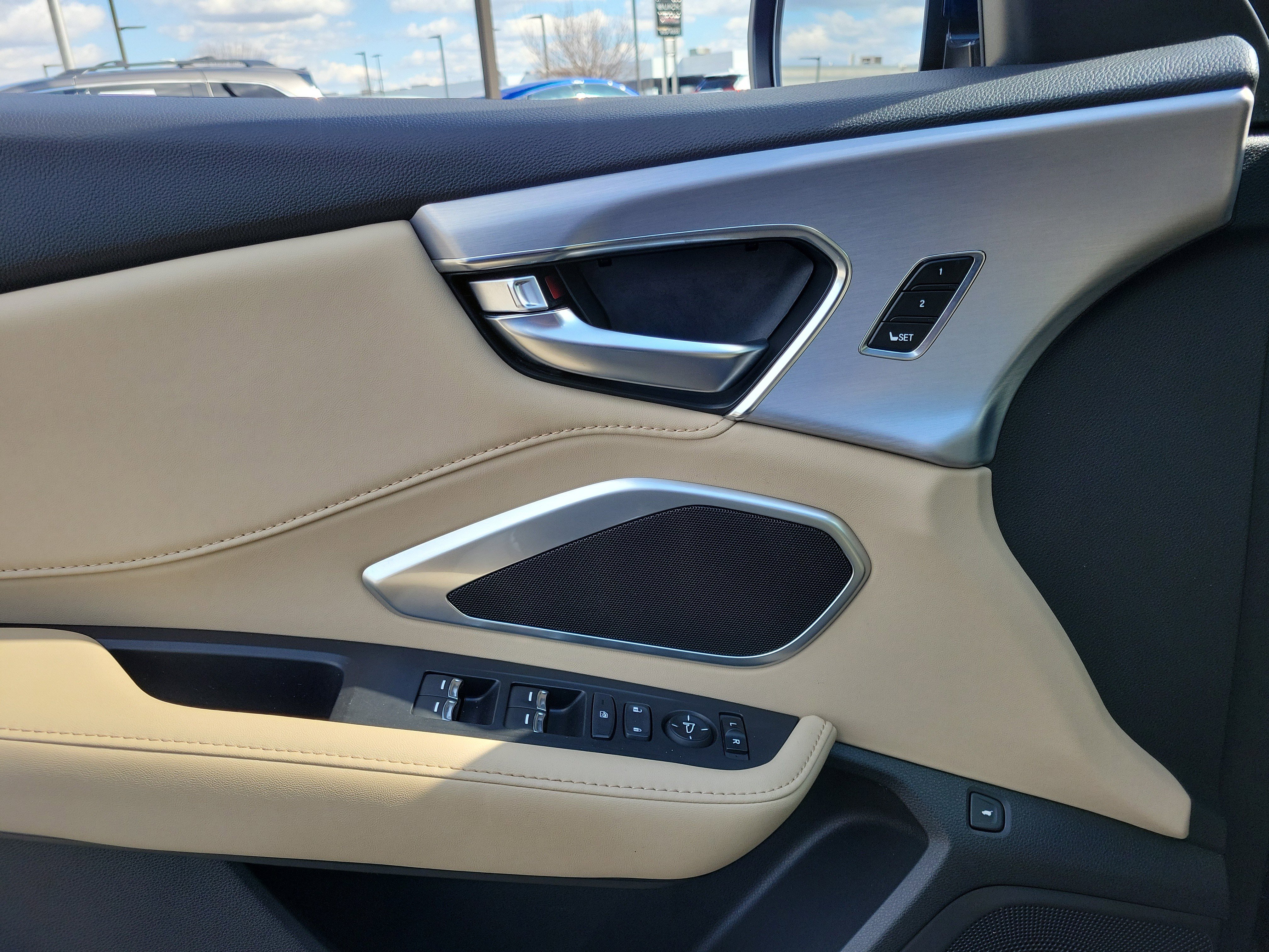 Used 2024 Acura RDX SH-AWD image 18