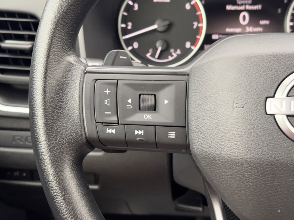 Used 2025 Nissan Rogue S image 12