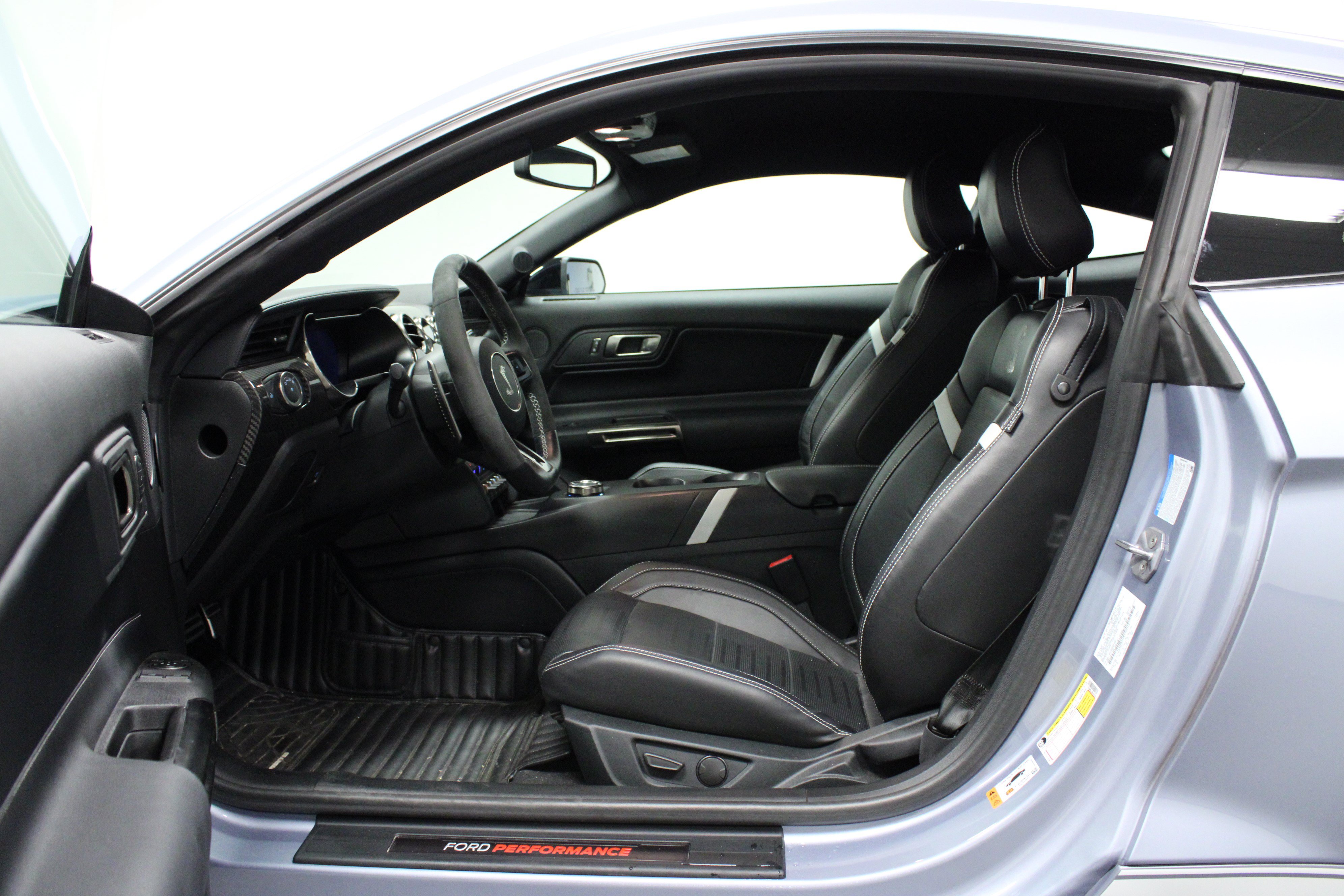 Used 2022 Ford Mustang Shelby GT500 w/ Technology Package RWD image 12