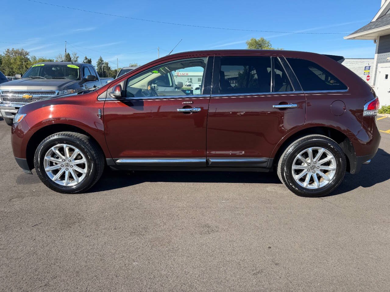 Used 2012 Lincoln MKX AWD image 2