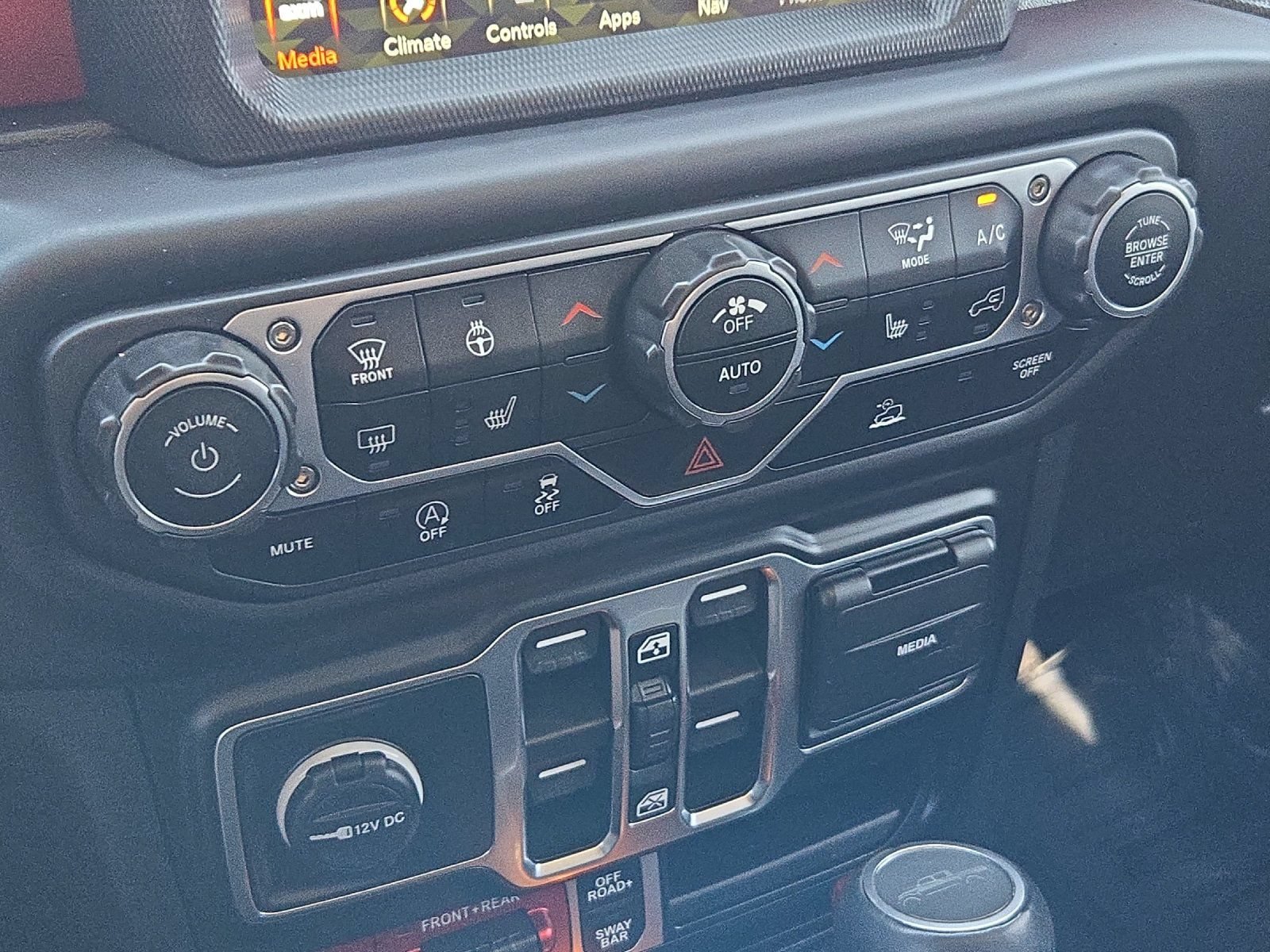 Used 2023 Jeep Gladiator Rubicon w/ Cold Weather Group AWD/4WD image 18