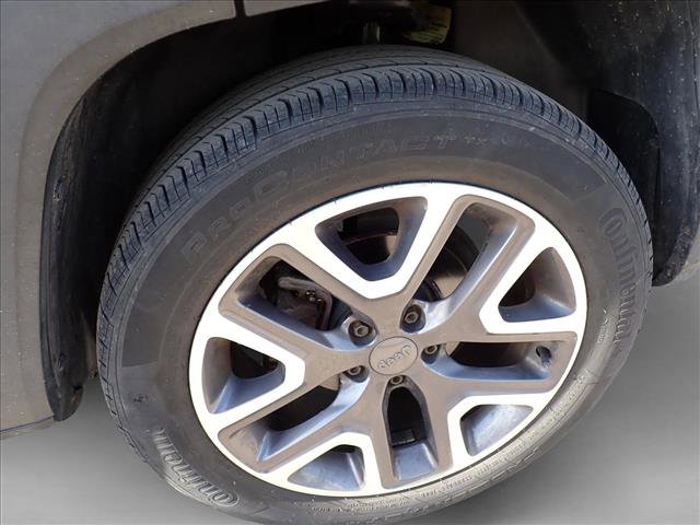 Used 2015 Jeep Renegade Latitude w/ Cold Weather Group FWD video 4