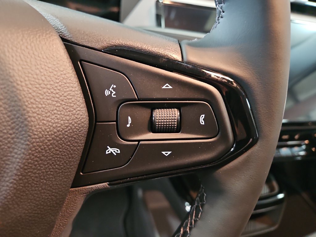 New 2027 Chevrolet Bolt LT w/ Comfort Package FWD image 19
