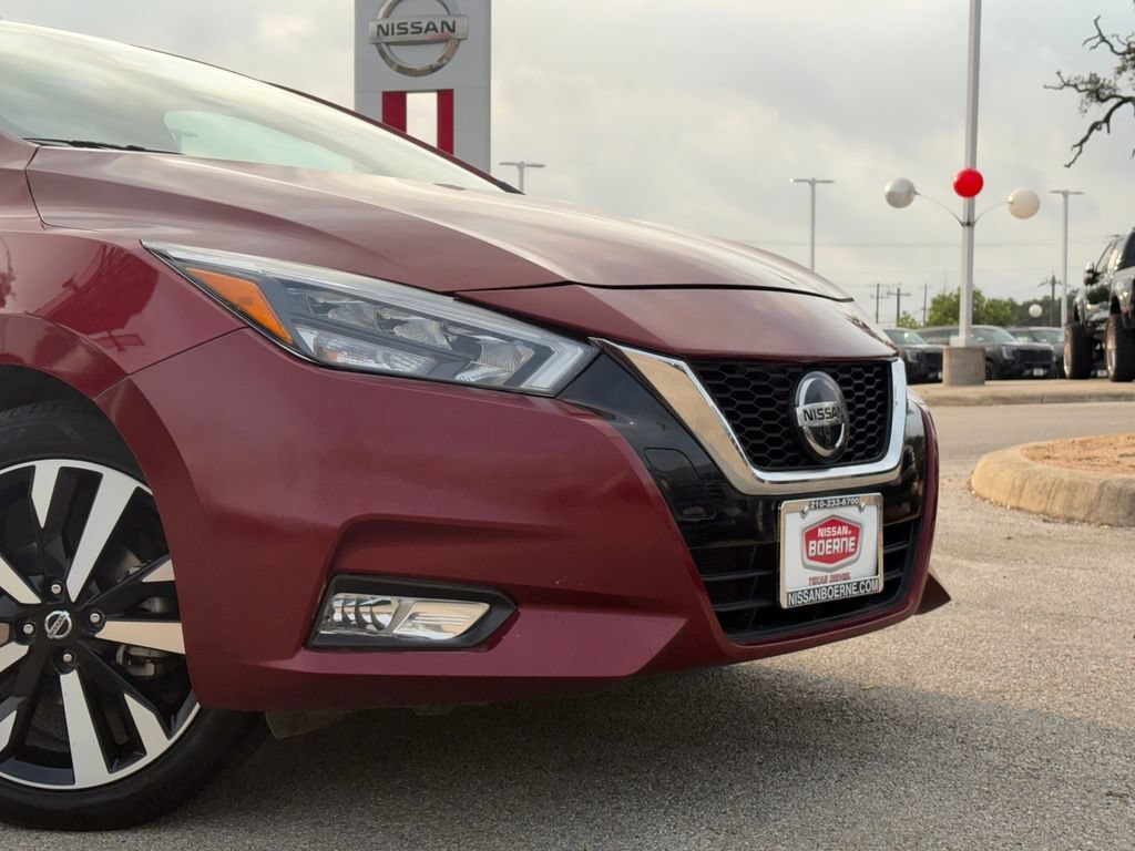 Used 2021 Nissan Versa SR FWD image 3