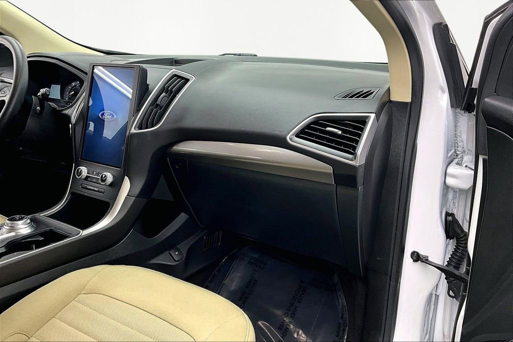 Certified 2024 Ford Edge SE image 17