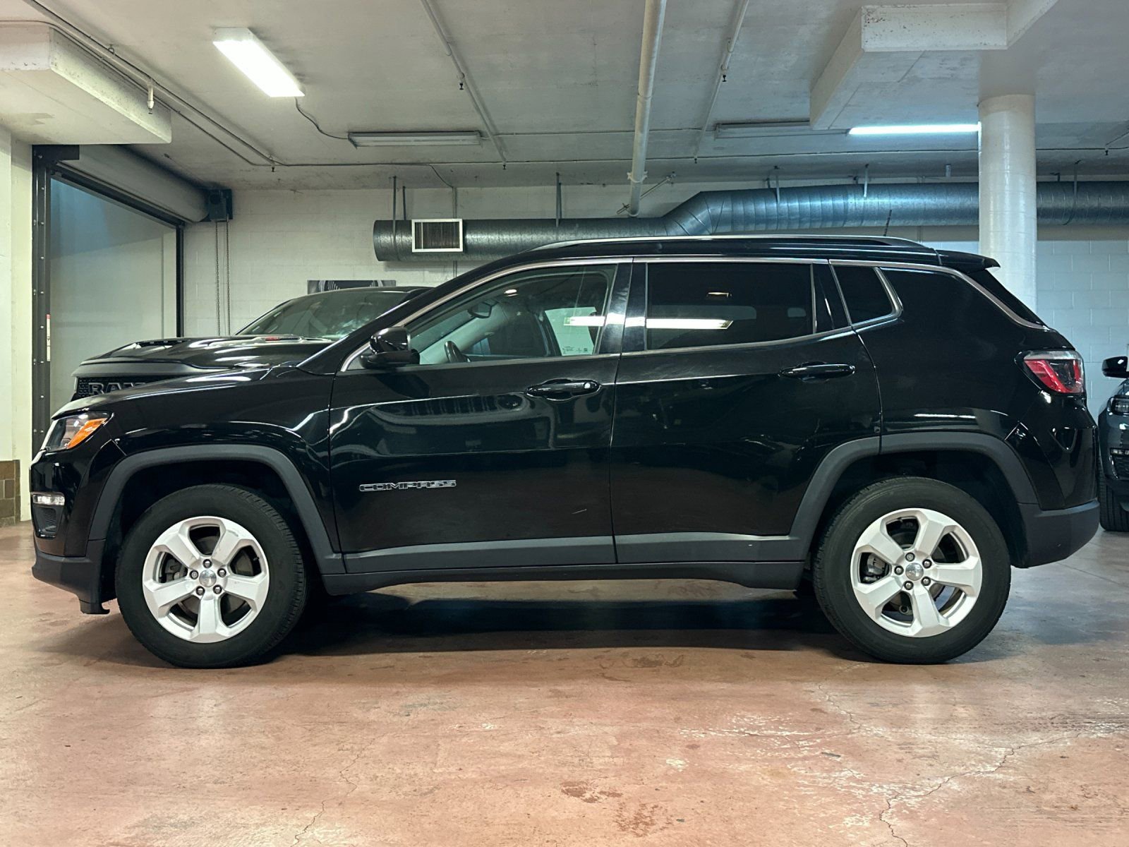 Used 2019 Jeep Compass Latitude w/ Cold Weather Group image 2