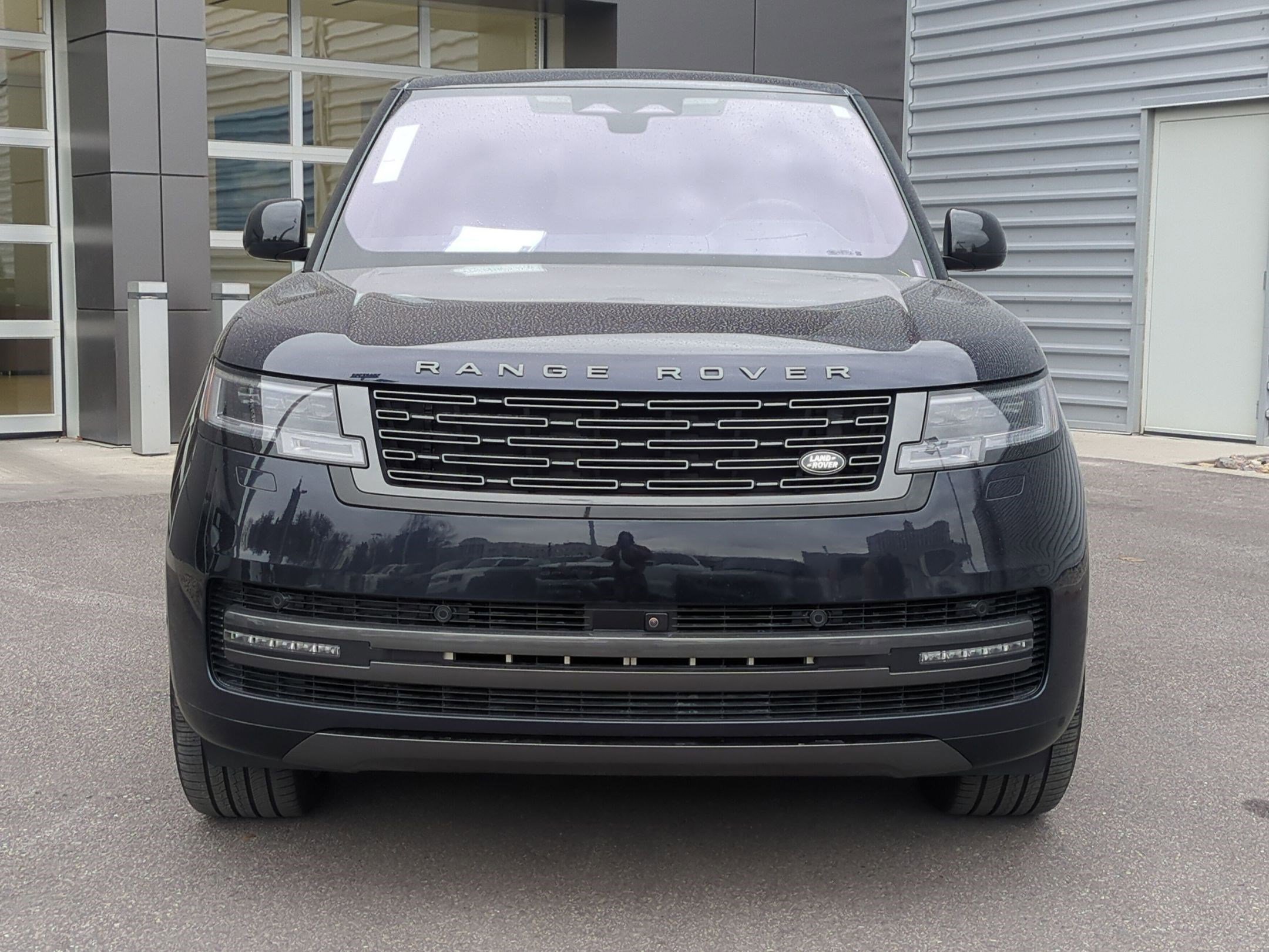 Used 2023 Land Rover Range Rover Autobiography image 2