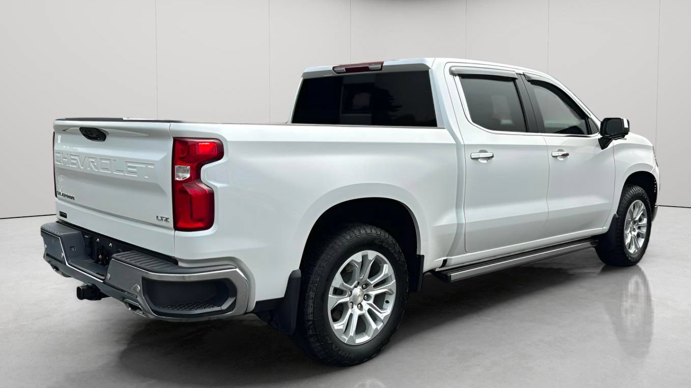 Used 2025 Chevrolet Silverado 1500 LTZ w/ Z71 Off-Road Package AWD/4WD image 5