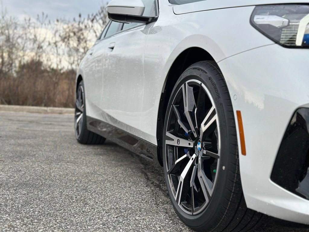 New 2026 BMW 530i xDrive w/ M Sport Package AWD/4WD image 9