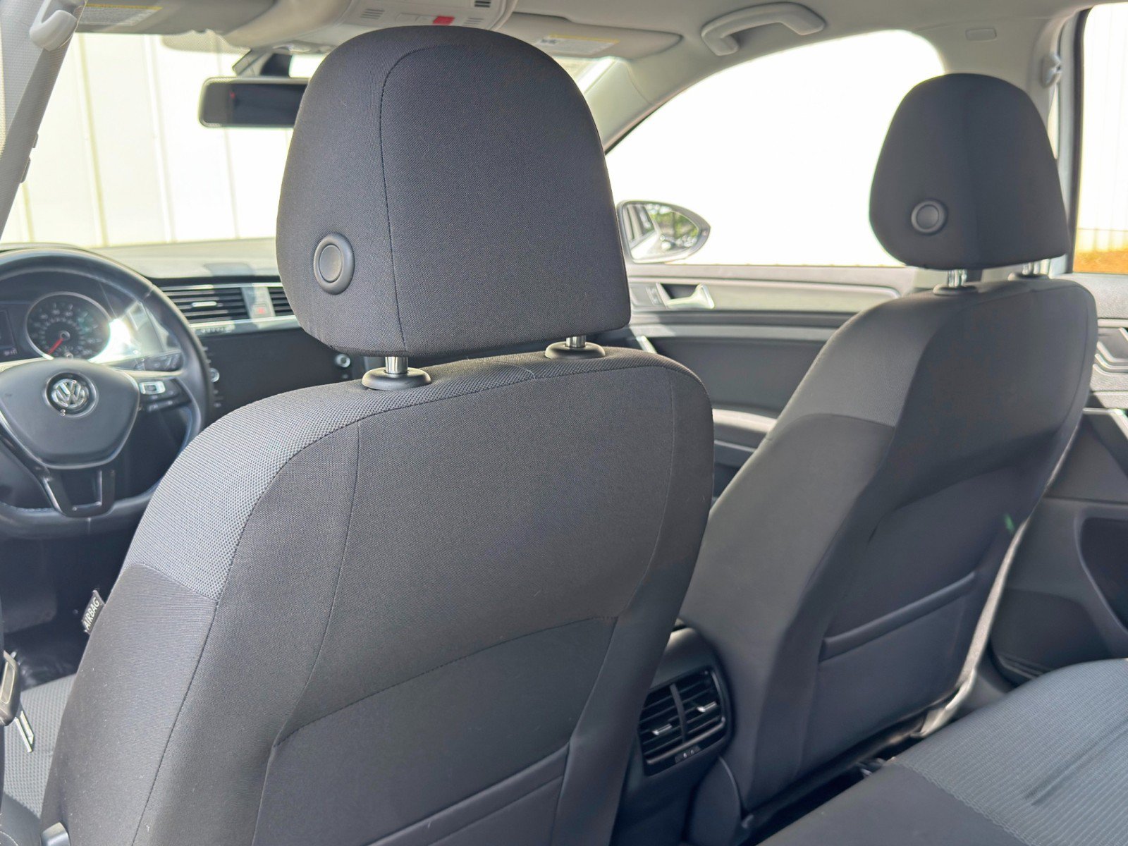 Used 2019 Volkswagen e-Golf SE w/ Driver Assistance Package FWD image 30