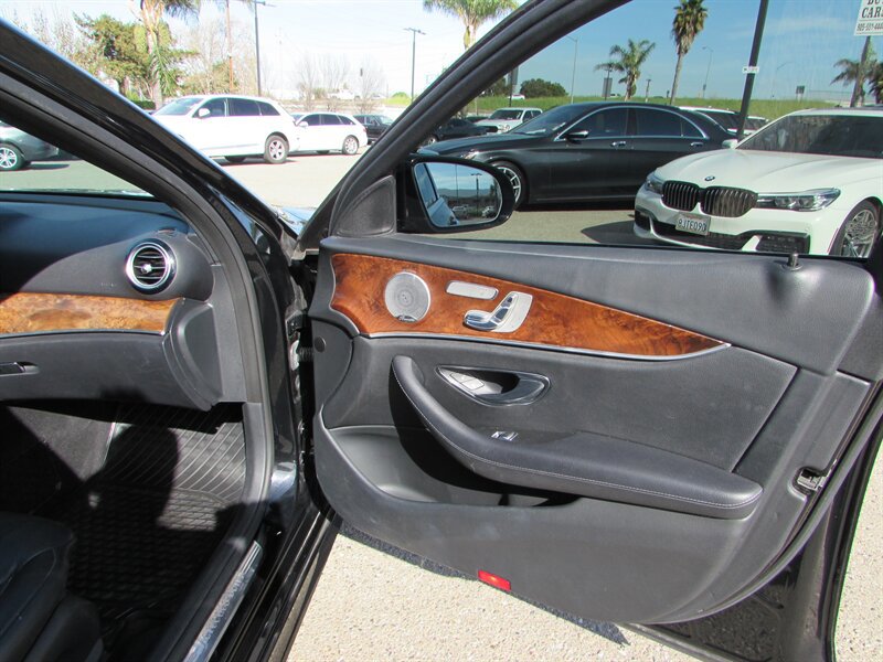 Used 2017 Mercedes-Benz E 400 4MATIC Wagon image 32