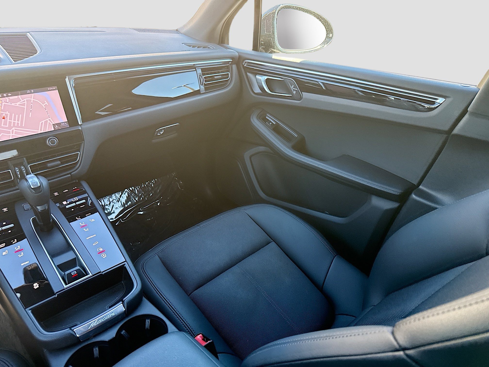 Used 2024 Porsche Macan image 20