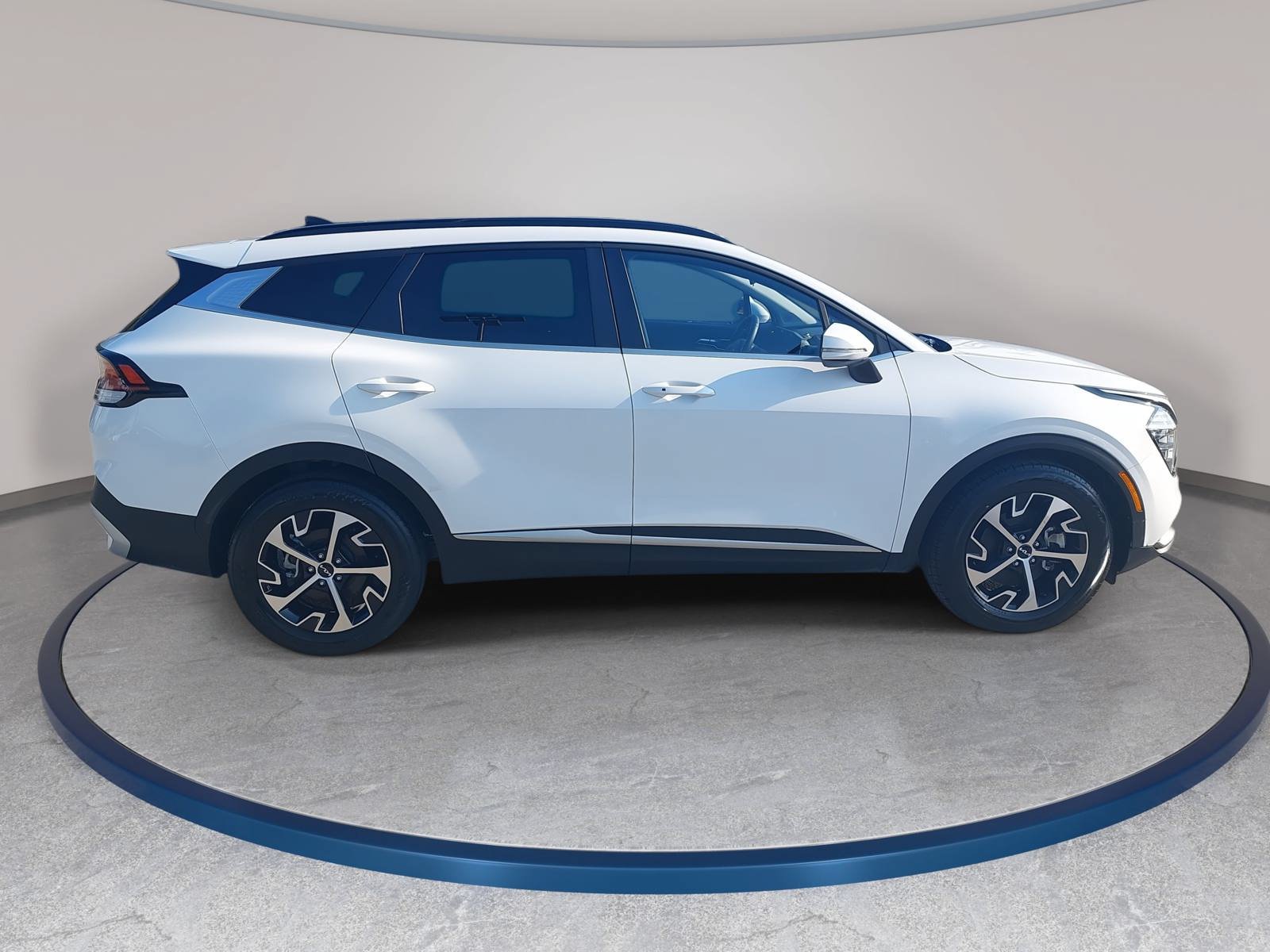 Used 2025 Kia Sportage EX w/ Premium Package FWD image 4
