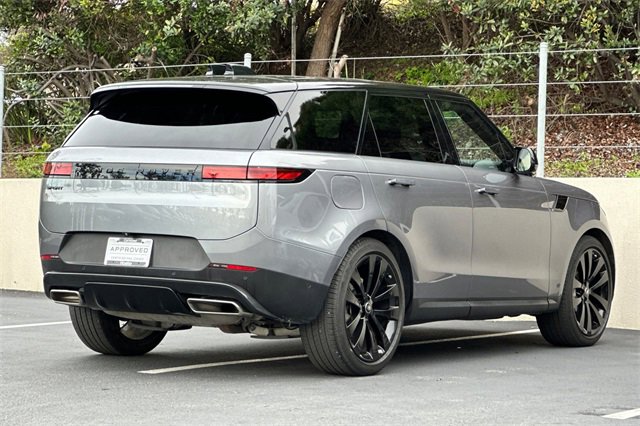 Used 2025 Land Rover Range Rover Sport SE image 5