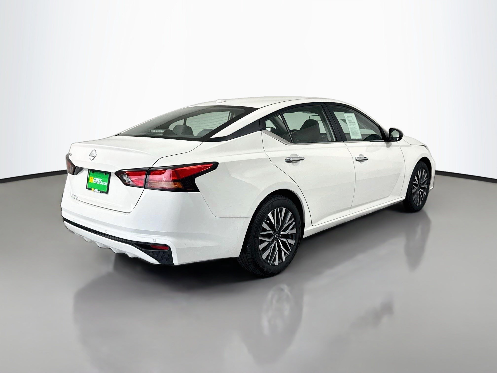 Used 2025 Nissan Altima 2.5 SV FWD image 10