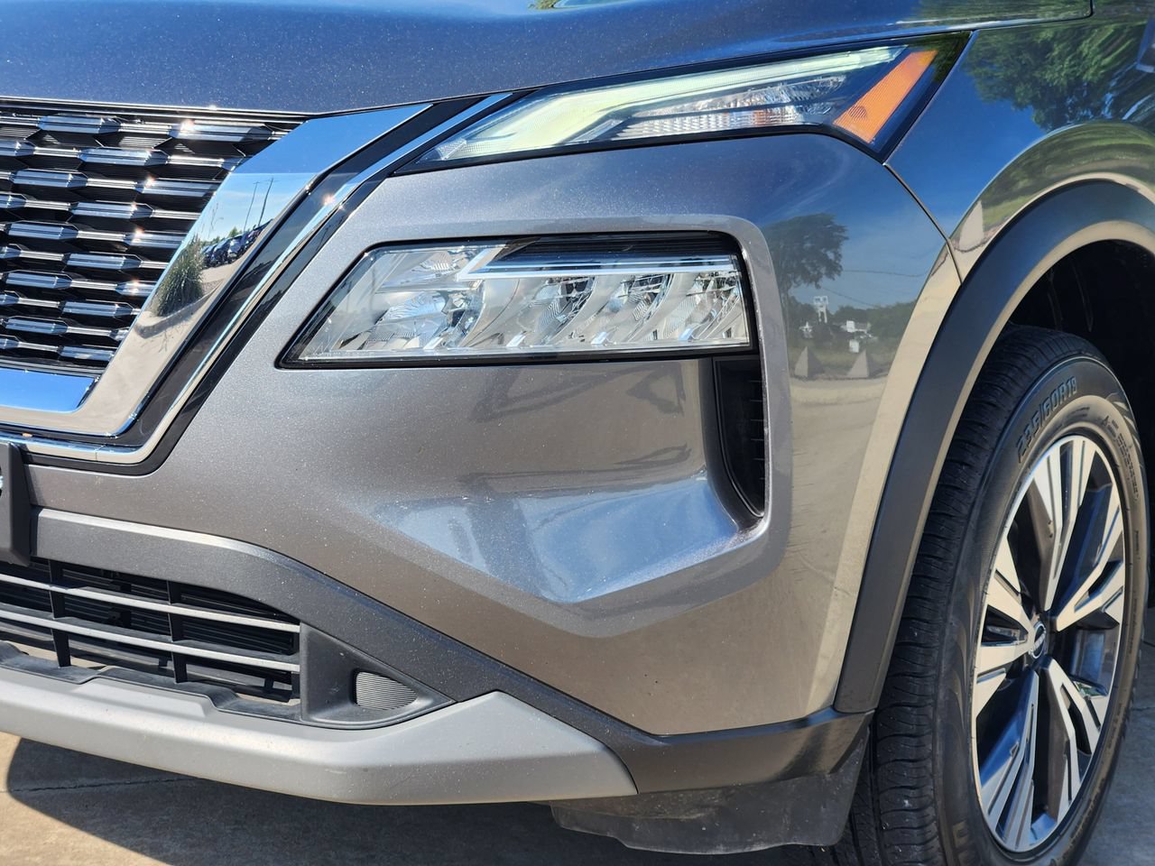 Used 2023 Nissan Rogue SV FWD image 9