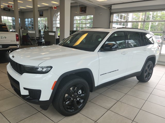 New 2024 Jeep Grand Cherokee L Altitude AWD/4WD image 5