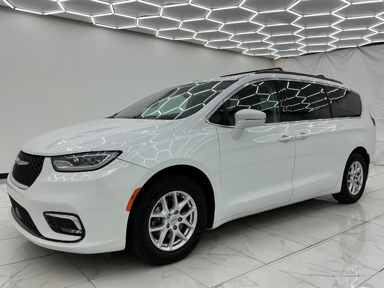 Used 2022 Chrysler Pacifica Touring-L FWD image 6