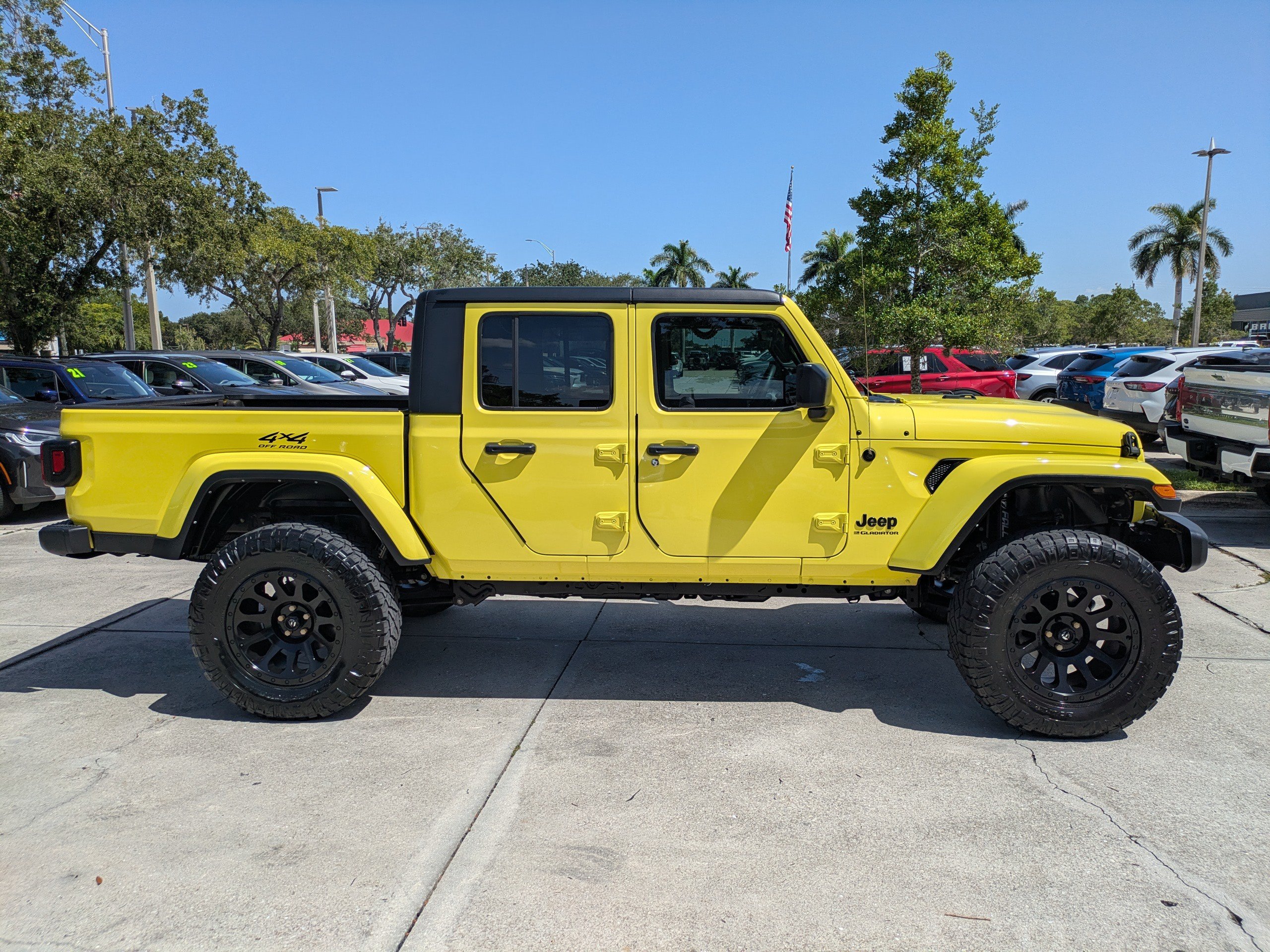 Used 2023 Jeep Gladiator Sport AWD/4WD image 3