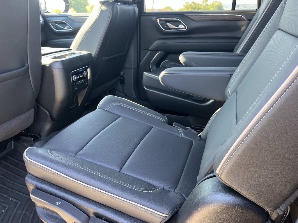 Used 2024 Chevrolet Suburban Premier AWD/4WD image 22