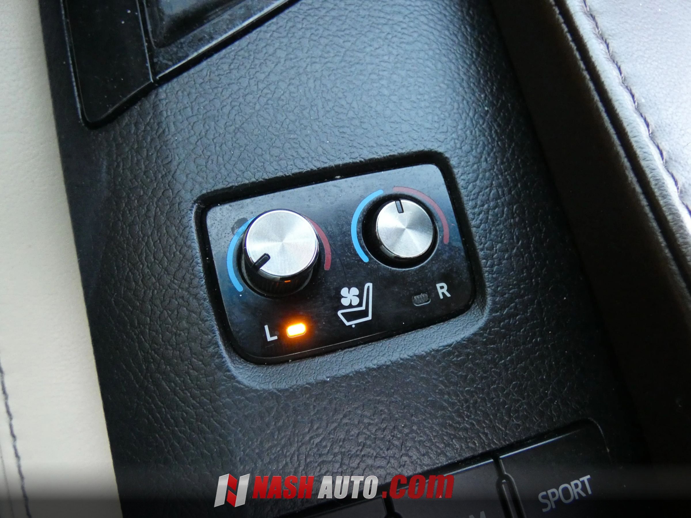 Used 2013 Toyota Avalon Limited FWD image 59