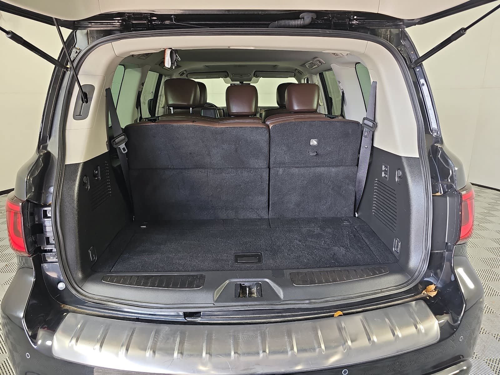 Used 2023 INFINITI QX80 Premium Select w/ Cargo Package AWD/4WD image 12