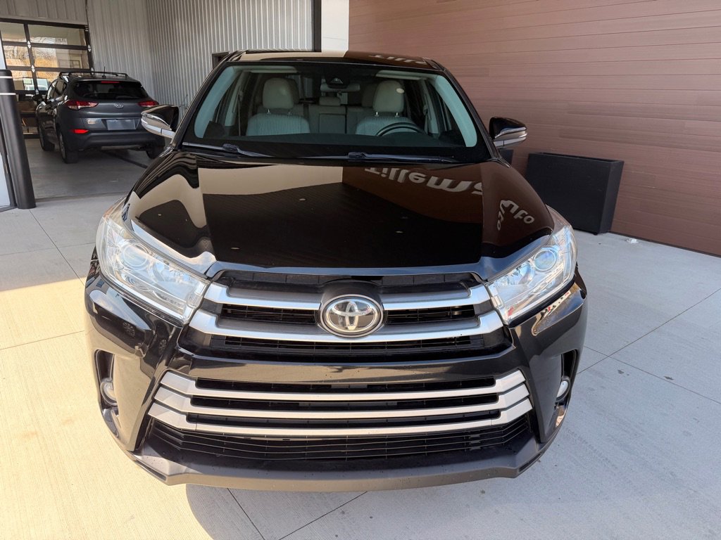 Used 2019 Toyota Highlander Plus AWD/4WD image 2