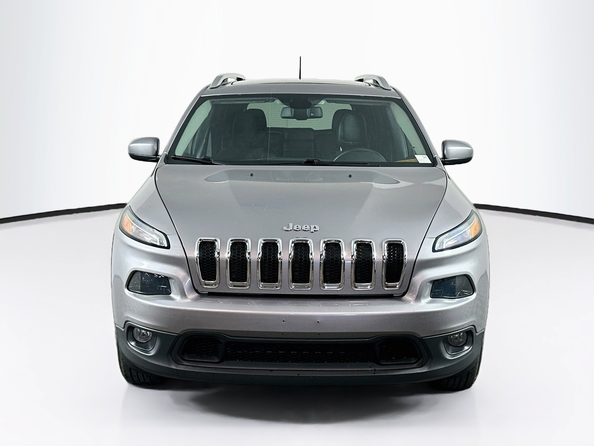 Used 2018 Jeep Cherokee Latitude Plus w/ Comfort/Convenience Group AWD/4WD image 2
