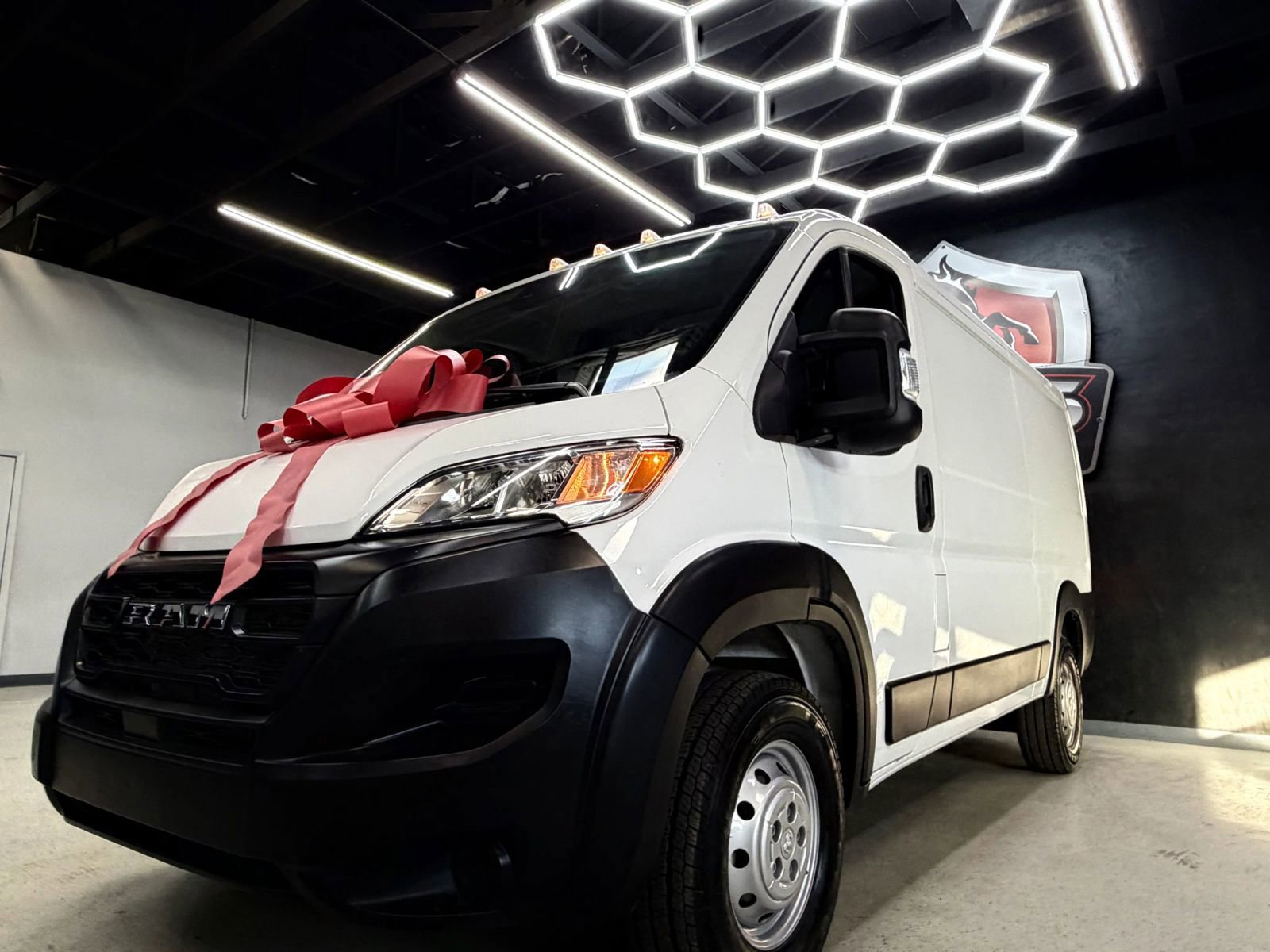 Used 2023 RAM ProMaster 2500 FWD image 3