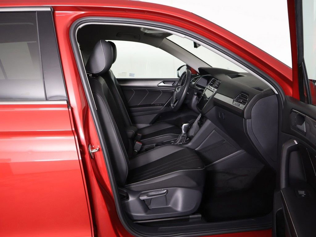 Used 2023 Volkswagen Tiguan SE FWD image 28