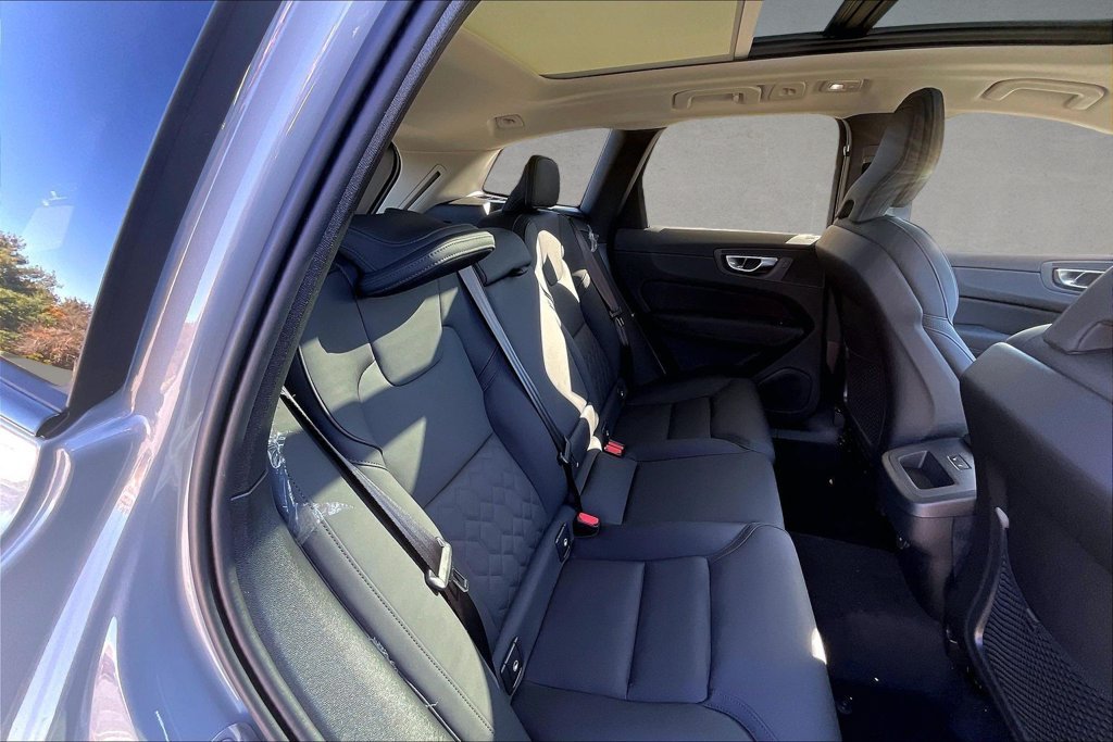 New 2027 Volvo XC60 B5 Core AWD/4WD image 11
