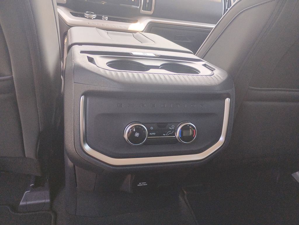 New 2025 Ford Expedition Active image 30