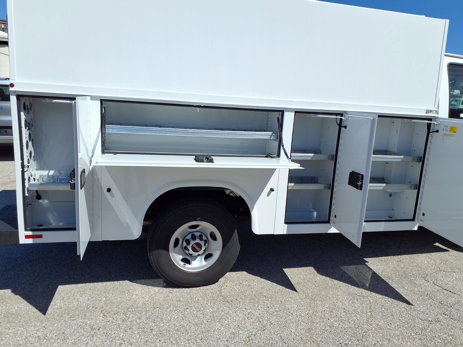 New 2025 GMC Savana 3500 w/ Power Convenience Package RWD image 2