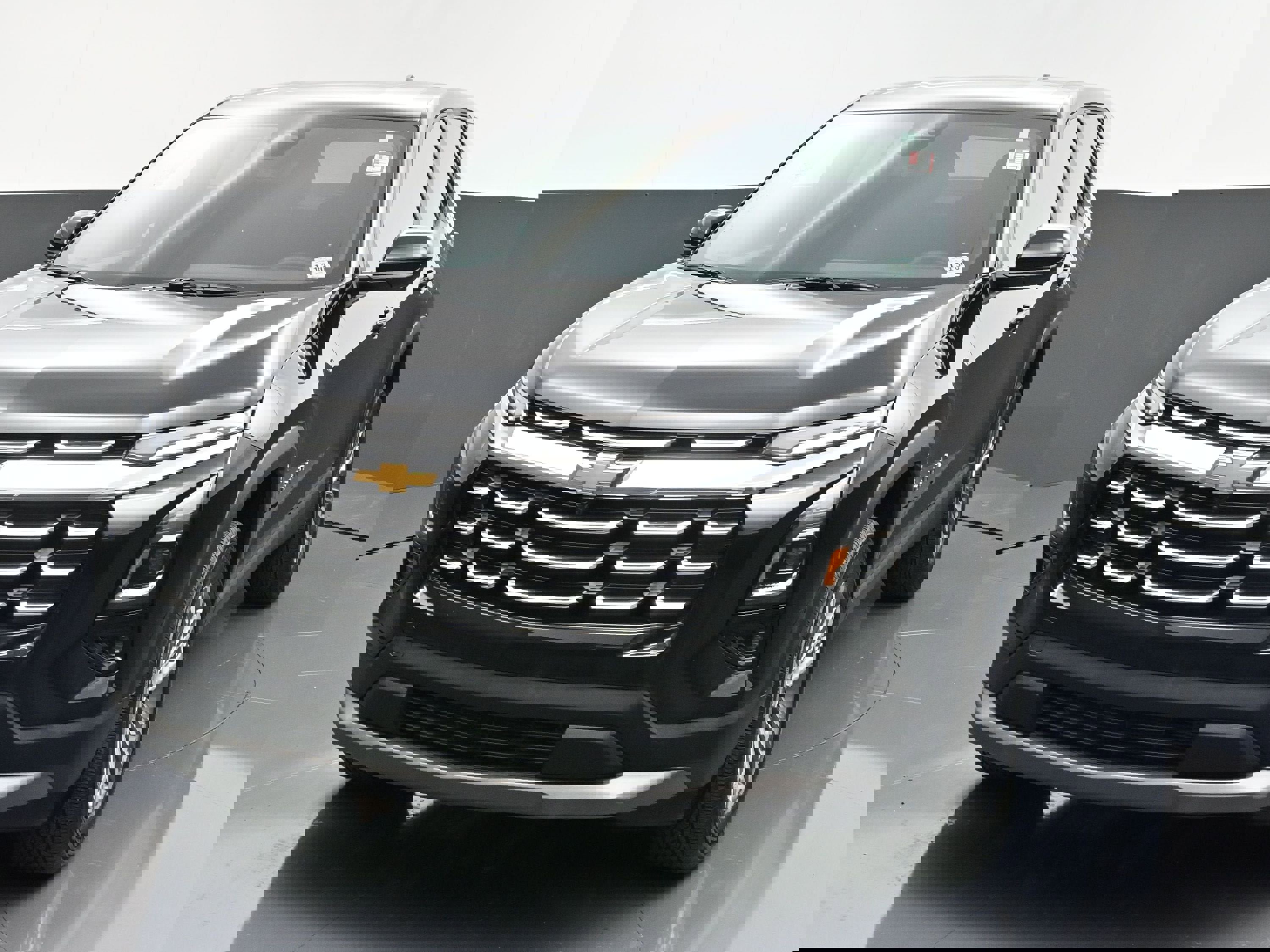 Used 2025 Chevrolet Equinox LT w/ Safety and Technology Package image 3